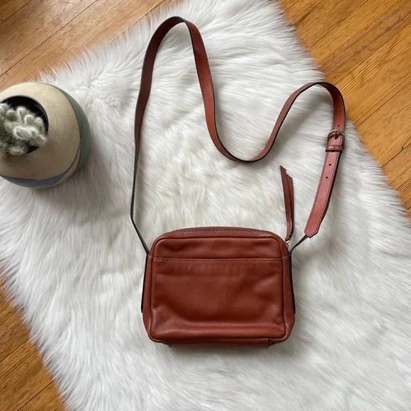 LIKE NEW Fossil Mila crossbody leather bag - Picture 10 of 13
